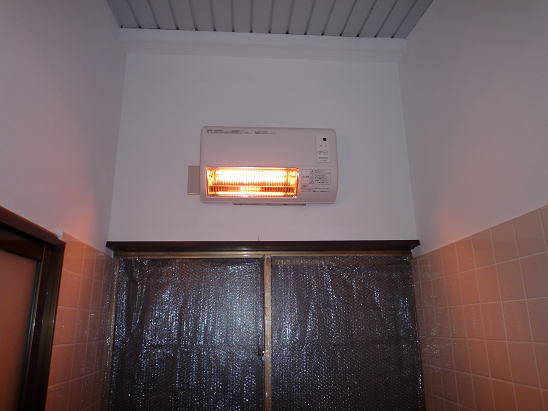 浴室内電気式暖房機